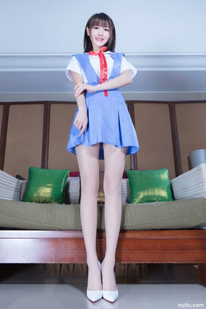 台湾妹子好甜美，一双大白腿让人移不开眼！-达塔图库