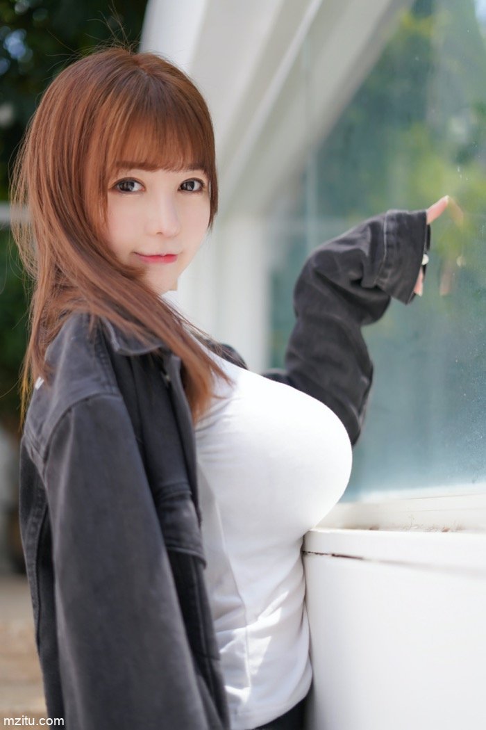 人特甜胸巨大，可爱萌妹UU酱魔鬼身材遮不住(18)