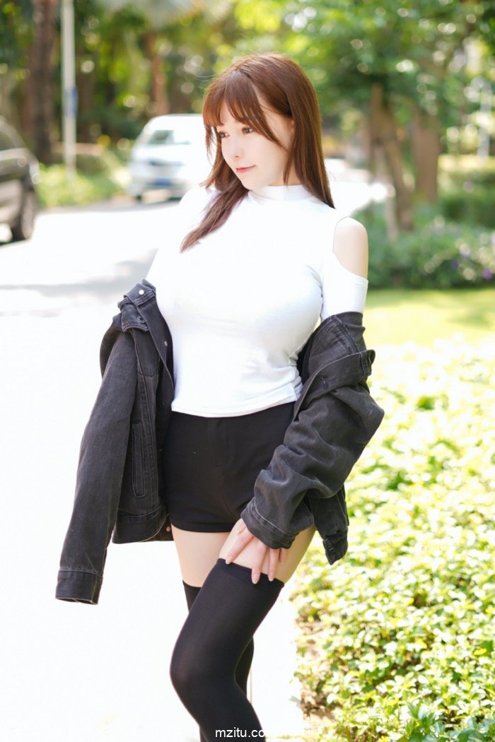 人特甜胸巨大，可爱萌妹UU酱魔鬼身材遮不住(40)