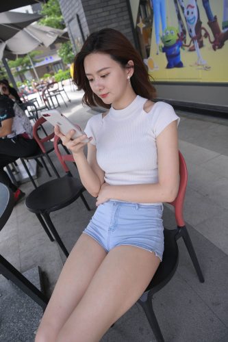 图片[1]-短发牛仔的漂亮女生【2.4G】-达塔图库