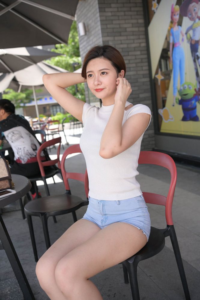 短发牛仔的漂亮女生【2.4G】-达塔图库