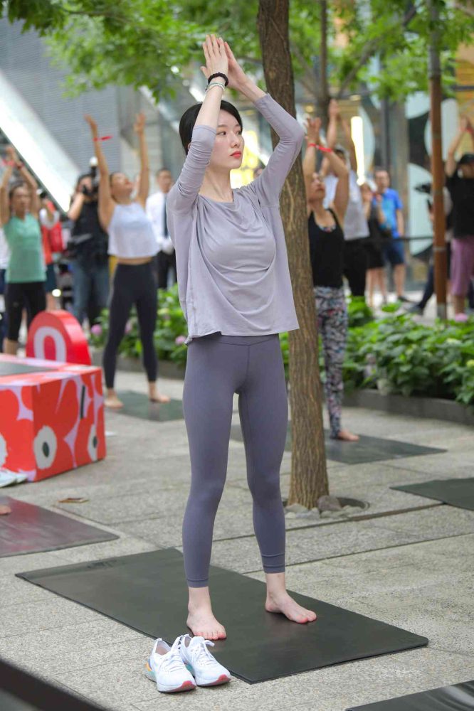 做瑜伽的小女人【75P】04023-达塔图库