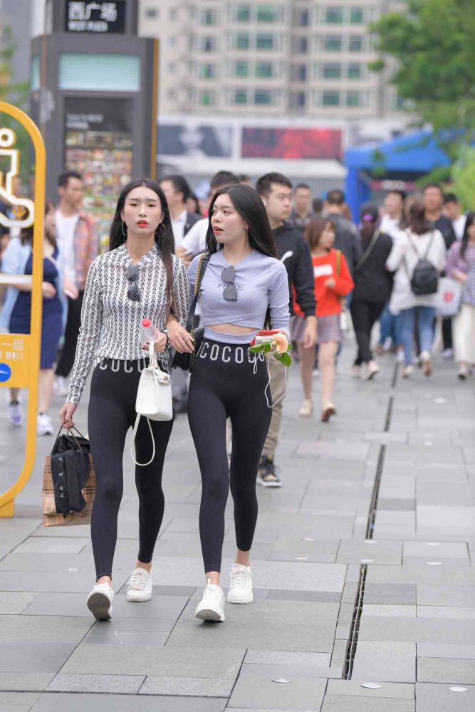 【免费】逛街的两个瑜伽裤姑娘【40P】04030-达塔图库