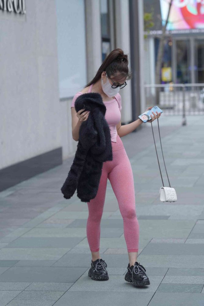 粉红色瑜伽裤的眼镜妹妹【93P】04019-达塔图库