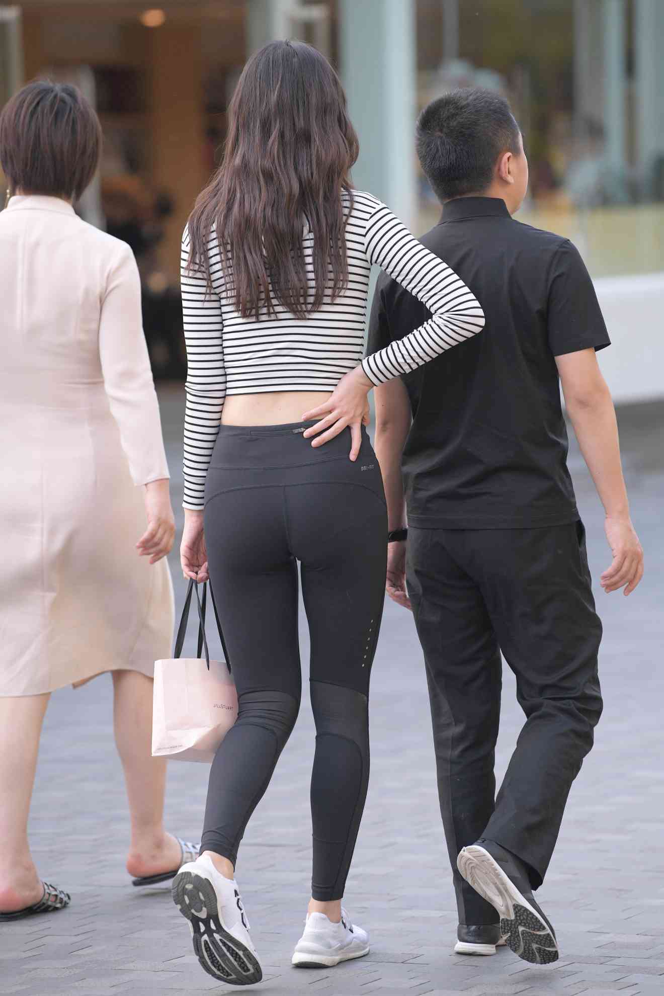 图片[3]-【免费】逛街的瑜伽裤女人【23P】04033-达塔图库