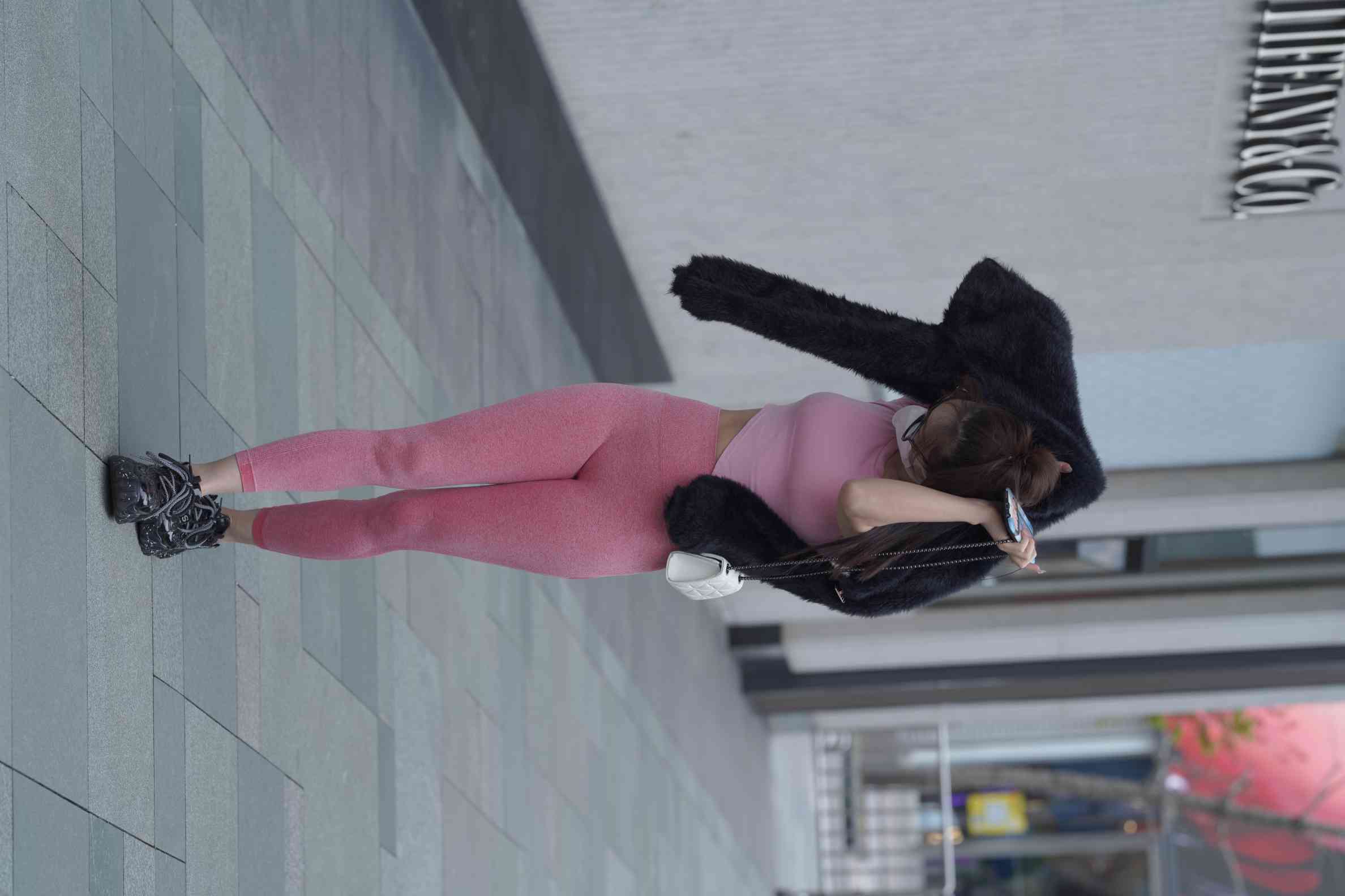 图片[2]-粉红色瑜伽裤的眼镜妹妹【93P】04019-达塔图库