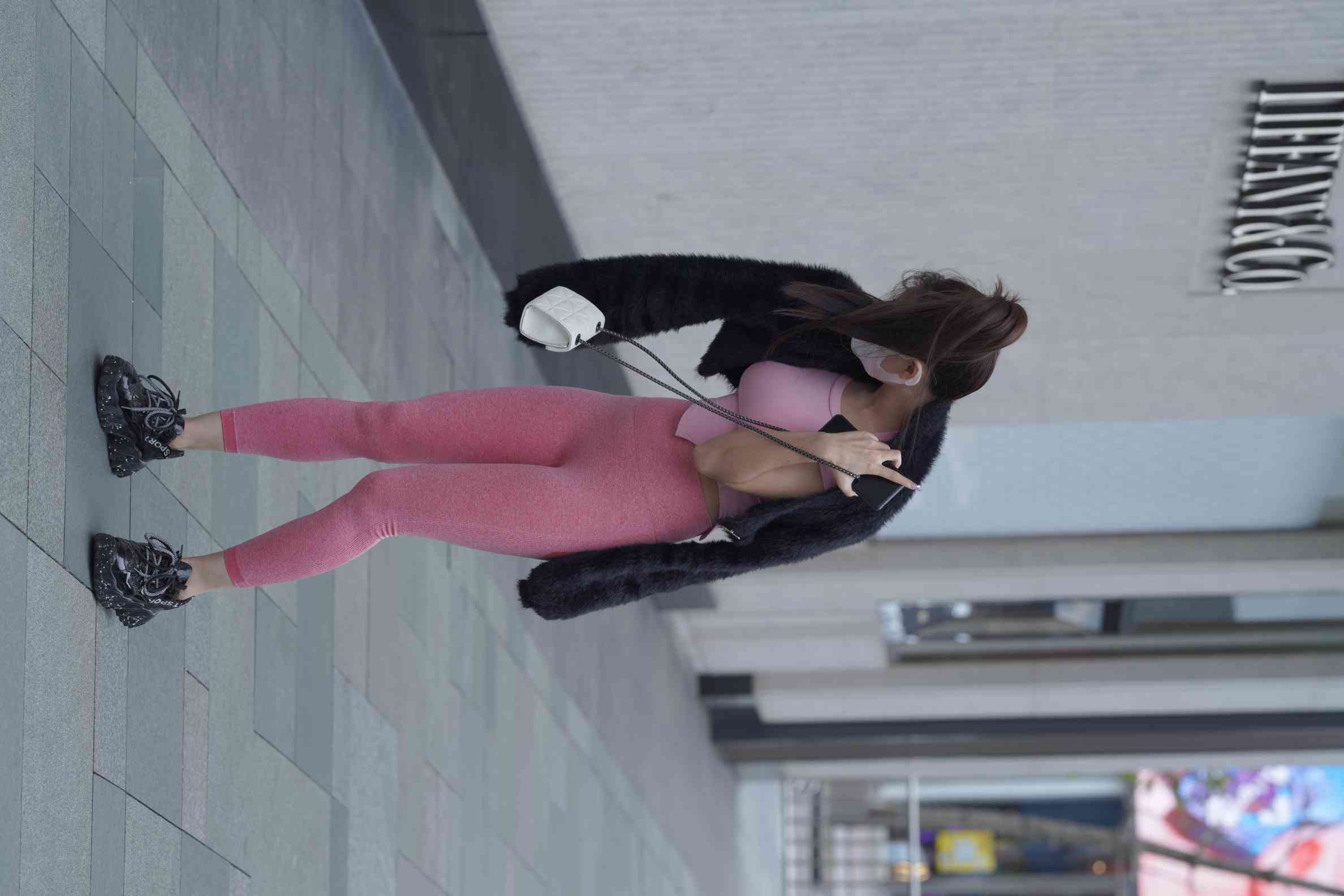 图片[3]-粉红色瑜伽裤的眼镜妹妹【93P】04019-达塔图库