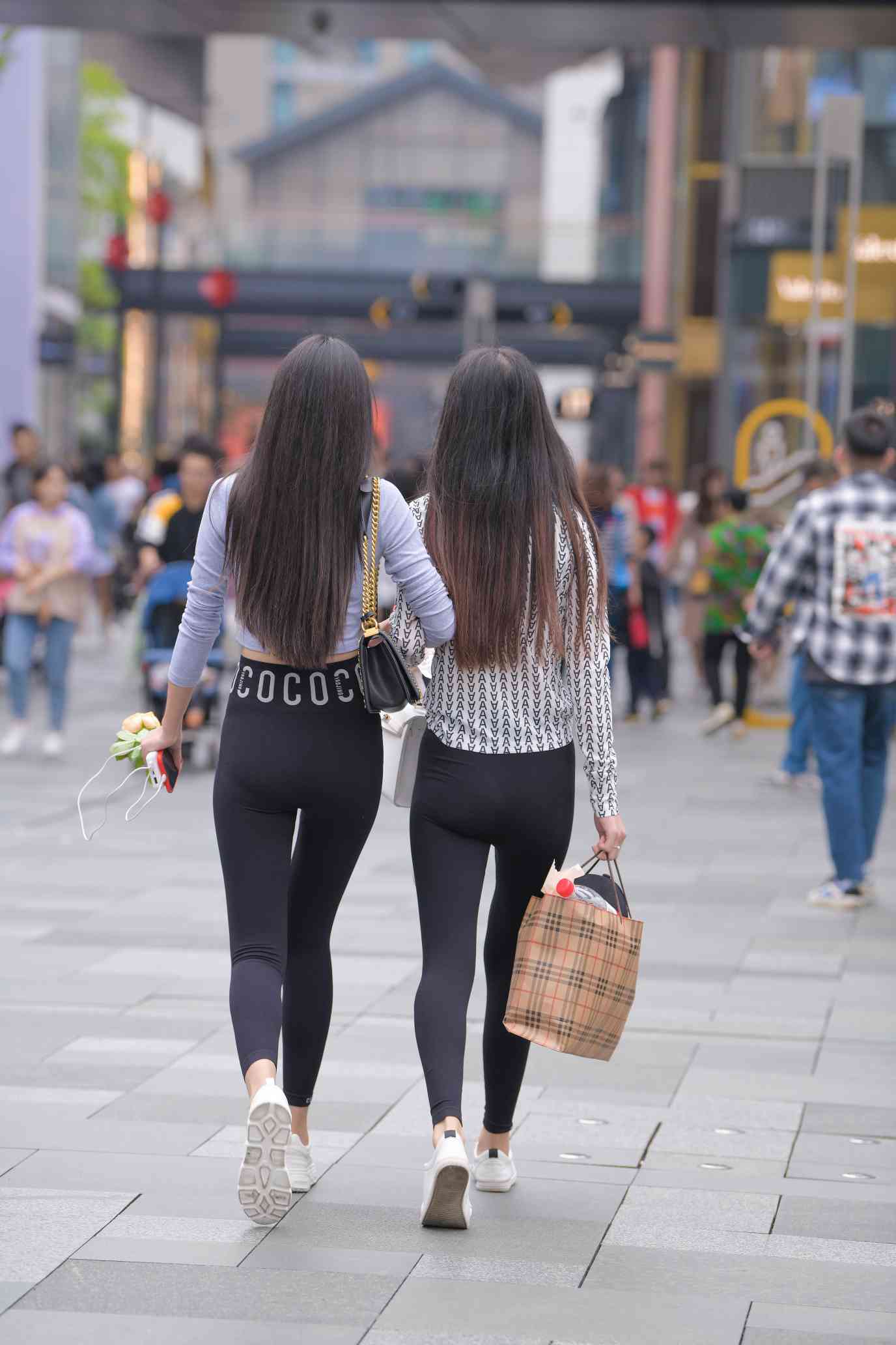 图片[4]-【免费】逛街的两个瑜伽裤姑娘【40P】04030-达塔图库