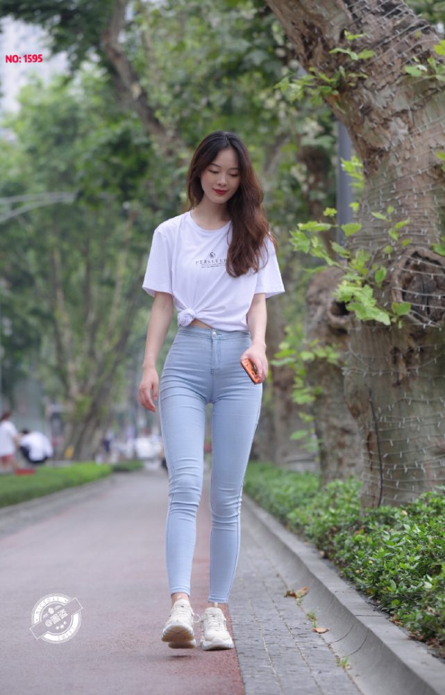 图片[1]-个子非常高的紧身牛仔裤女孩J2065 879P1V-25.5GB-达塔图库