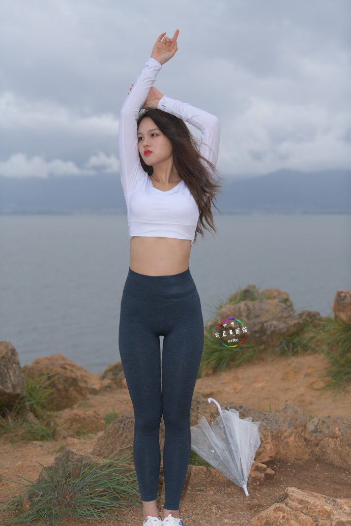 图片[1]-深蓝色瑜伽裤甜美女孩 J1320 514P2V-17.5GB-达塔图库