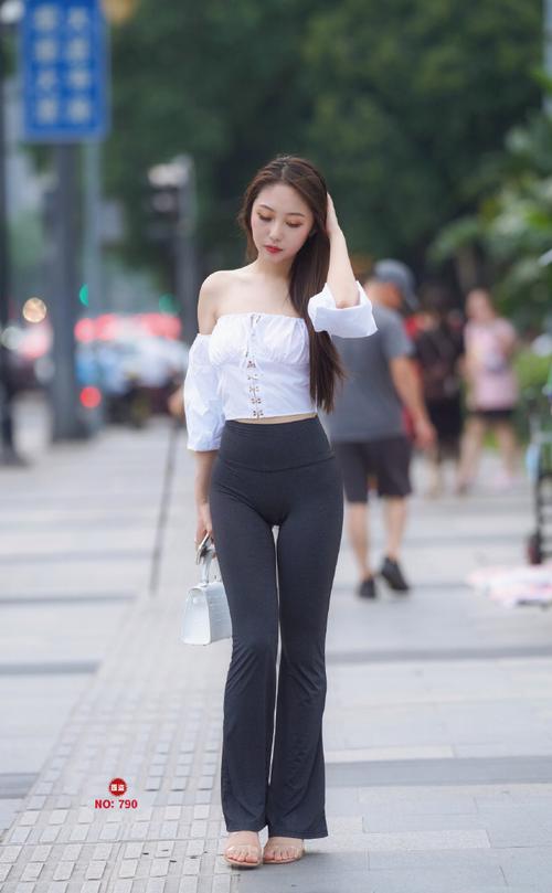 身材非常哇塞的瑜伽裤女孩  J1333 521P6V-21.6GB-达塔图库