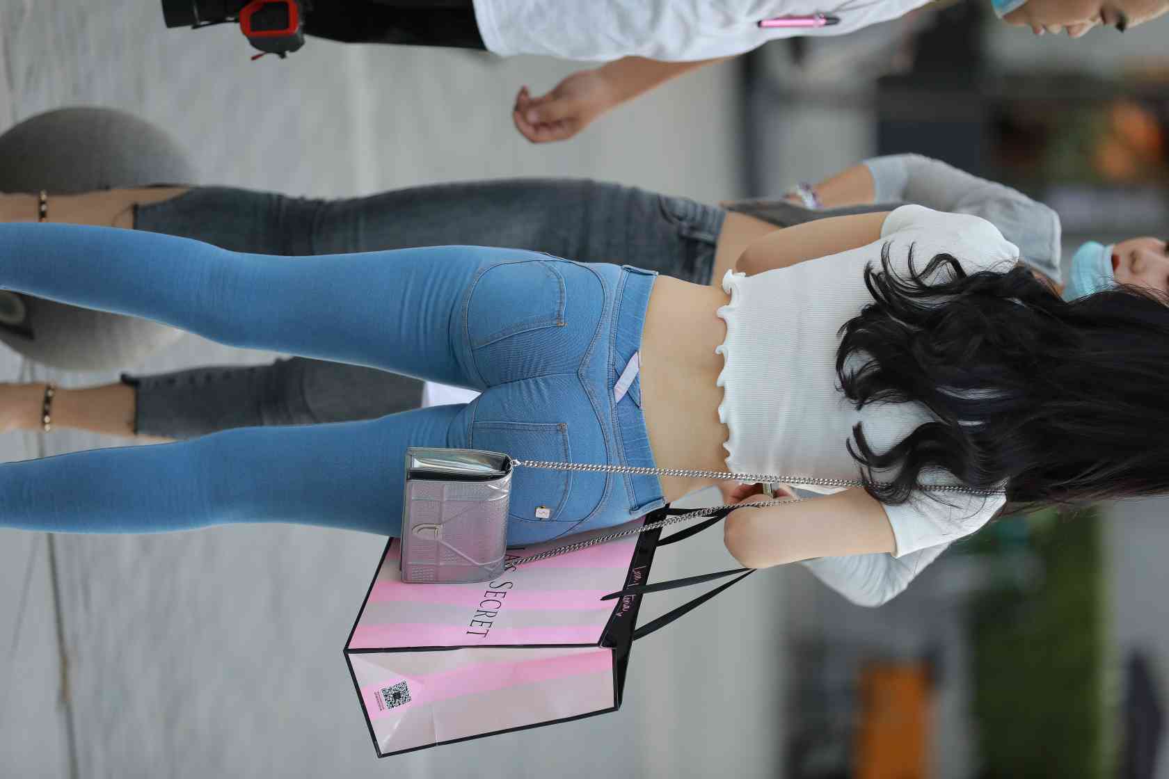 图片[5]-非常漂亮的紧身牛仔裤女孩【115P】04016-达塔图库