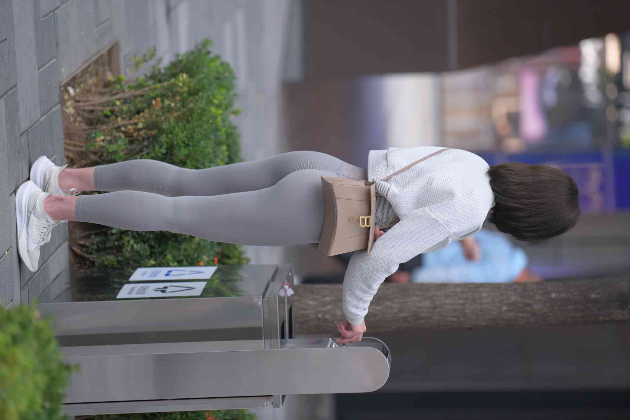 图片[5]-身材很好的短发瑜伽裤姑娘【157P】04015-达塔图库