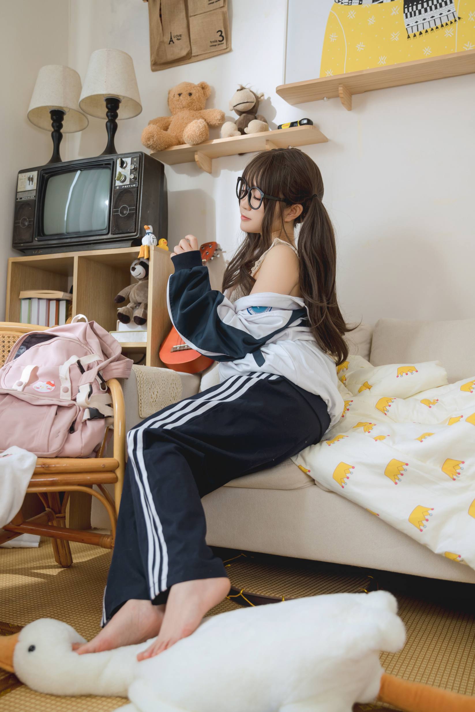 图片[1]-穿校服的双马尾女孩【64P】20010-达塔图库