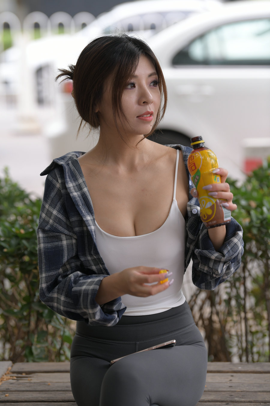 图片[1]-喝饮料的瑜伽裤女孩J2242 383P1V-17.5GB-达塔图库