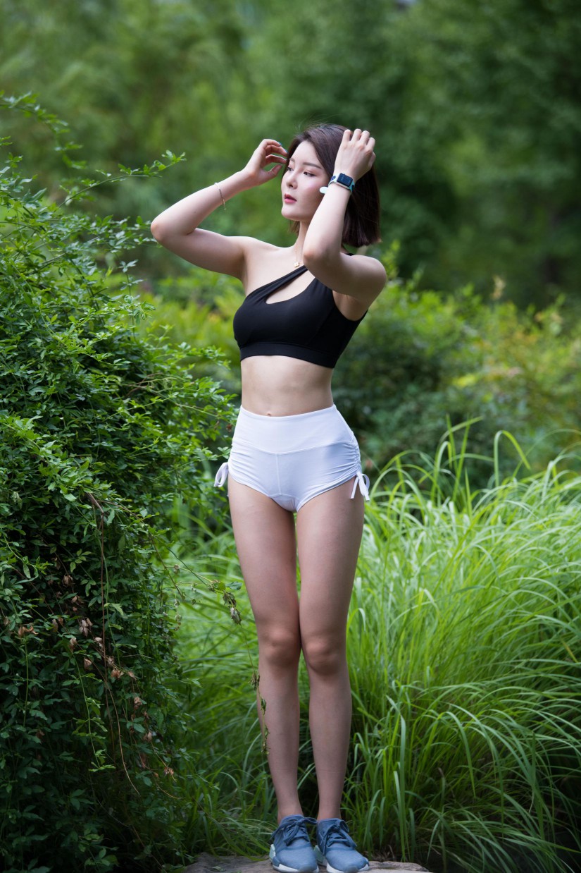 图片[5]-在户外玩耍的白色短裤漂亮姑娘【239P】00061-达塔图库