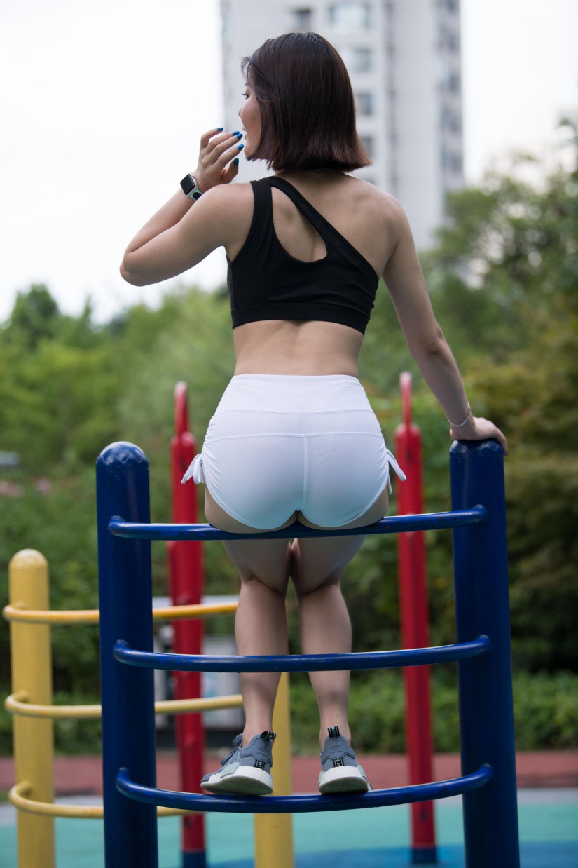 图片[6]-在户外玩耍的白色短裤漂亮姑娘【239P】00061-达塔图库