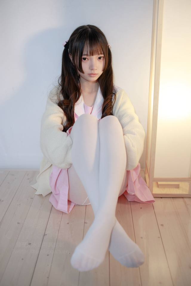 好像有什么心事的白丝双马尾女孩【59P】20022-达塔图库