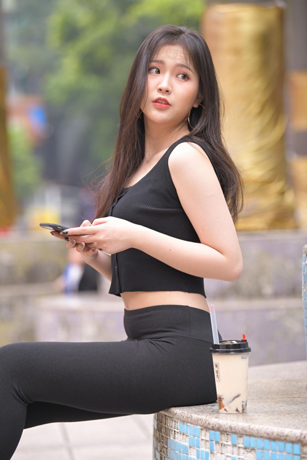 喝奶茶的黑色瑜伽裤长发姑娘【376P】00055-达塔图库