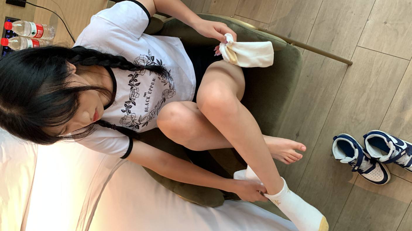 图片[2]-调皮的白袜女孩【149P】20017-达塔图库