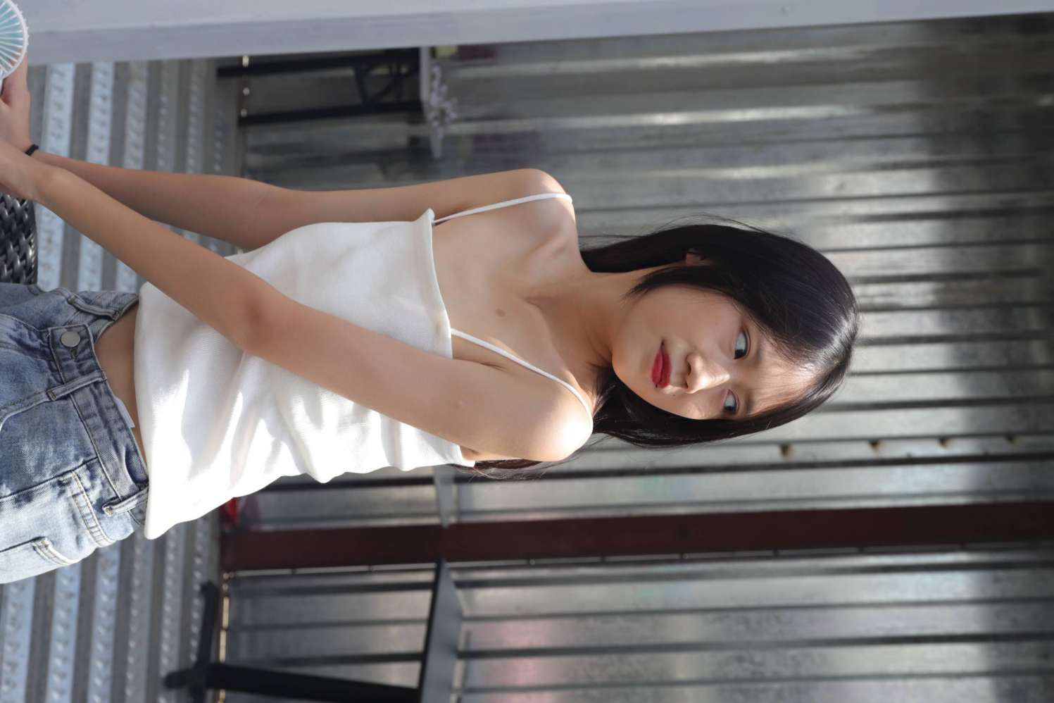 图片[7]-坐在草地上的长发女孩【172P】20012-达塔图库