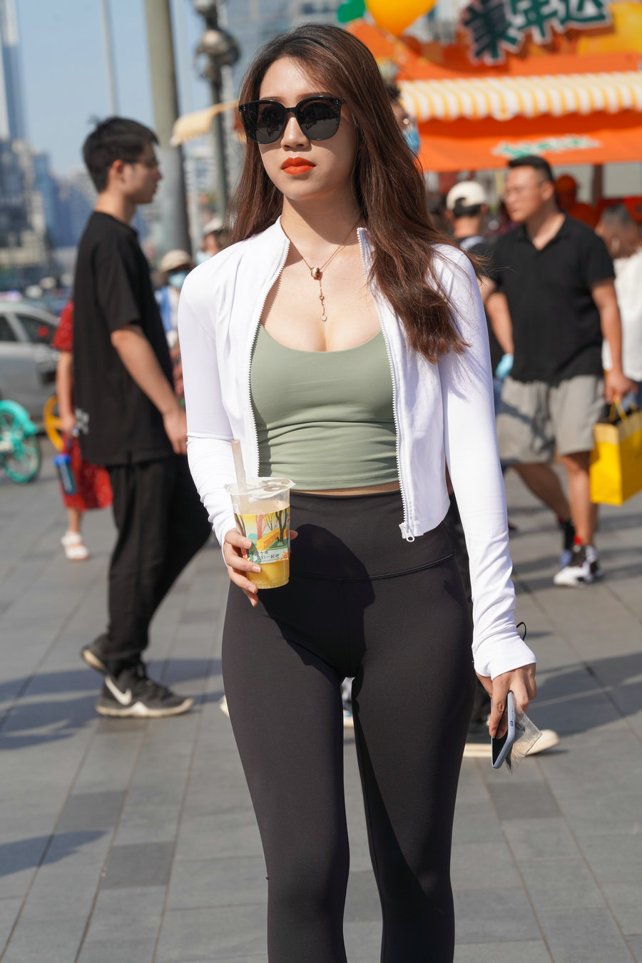 图片[1]-戴墨镜逛街的瑜伽裤女孩 J2859 368P6V-22.8GB-达塔图库