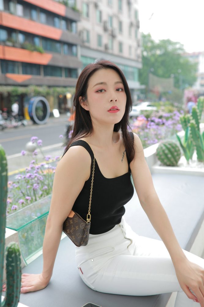 图片[1]-非常漂亮的白色紧身裤女孩J2055 895P2V-24.5GB-达塔图库