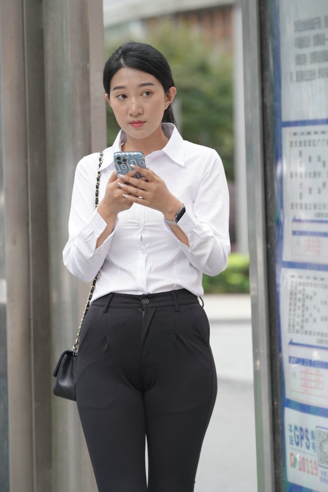 图片[3]-等公交的制服女人J2130 976P2V-29.5GB-达塔图库