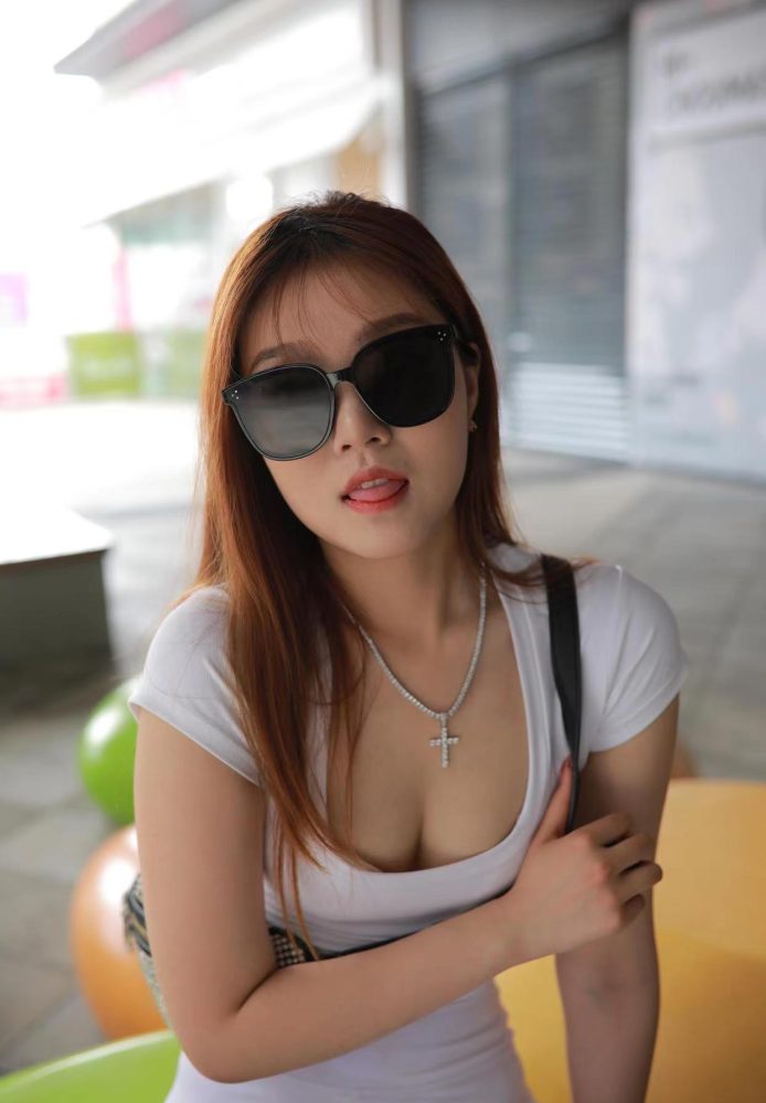 看上去拽拽的瑜伽裤女孩 J1695 425P1V-14.0GB-达塔图库