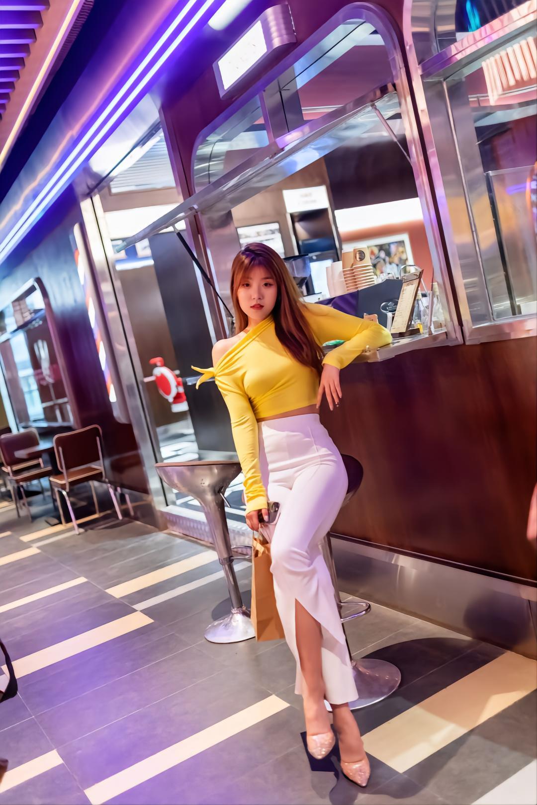 图片[2]-白色紧身牛仔喇叭裤女孩 J1568 428P2V-19.6GB-达塔图库