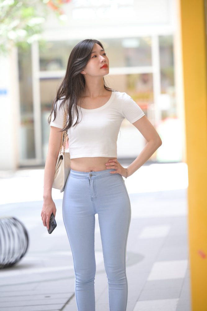 图片[2]-正在逛街的紧身牛仔裤女孩J1815 1112P1V-30.2GB-达塔图库