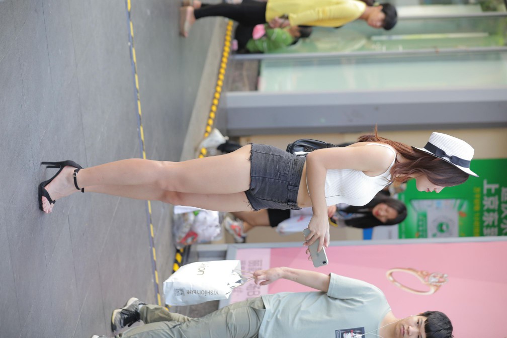 图片[3]-非常时尚阳光的牛仔热裤女孩【808P】00064-达塔图库