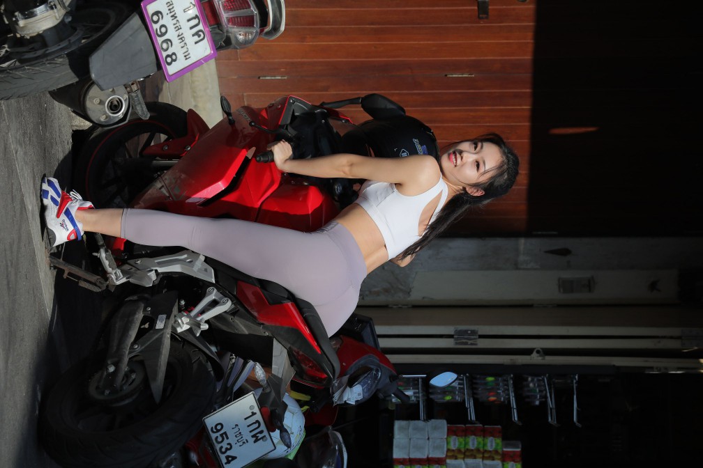 图片[5]-逛街的马尾辫瑜伽老师【556P】00016-达塔图库