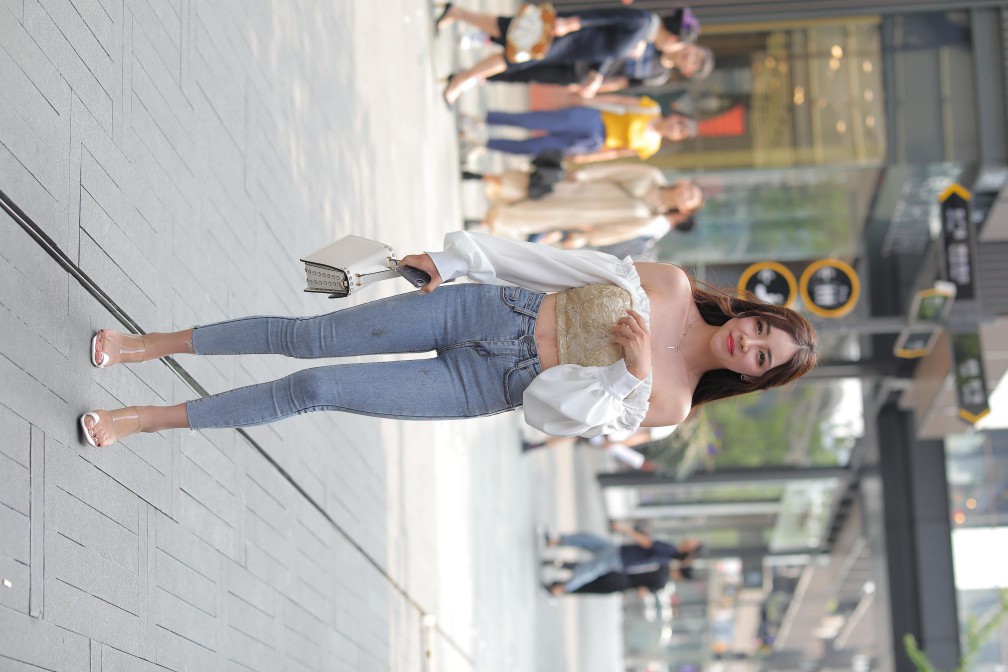 图片[3]-长相甜美的紧身牛仔裤姑娘【114P】00038-达塔图库