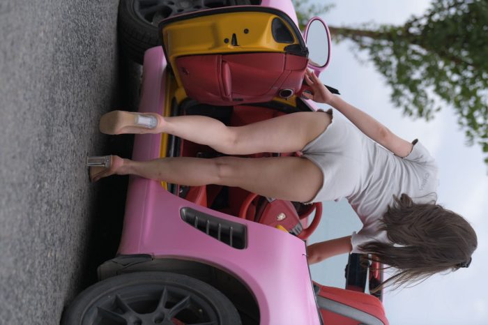 在海边开跑车的连衣短裤女孩【390P】00030-达塔图库