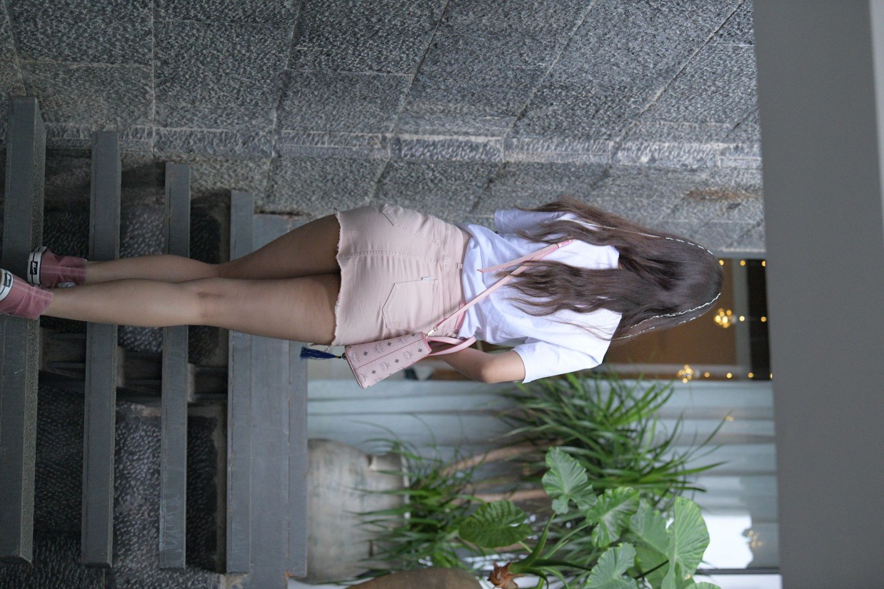 图片[2]-非常清纯甜美的短裙姑娘在逛街【458P】00052-达塔图库