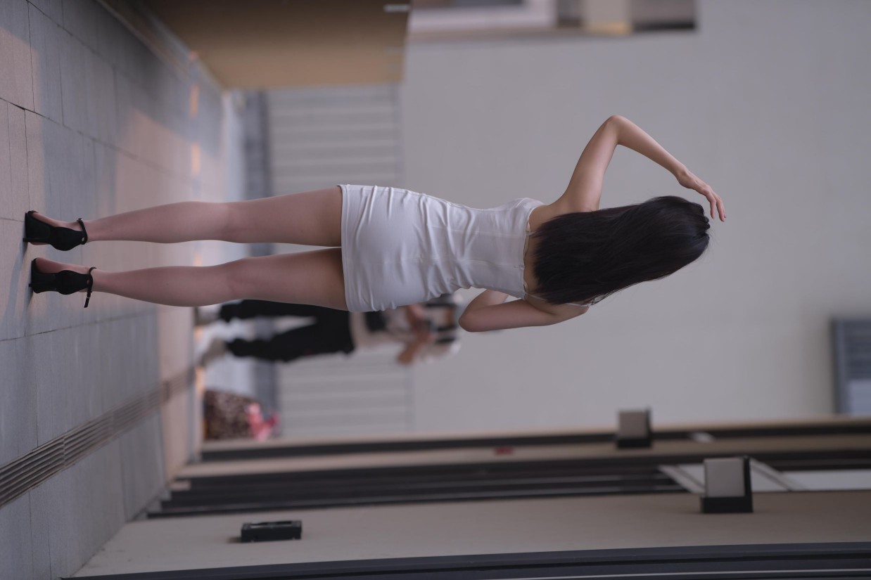 图片[4]-长发女孩紧身短裙特别显身材【245P】00040-达塔图库