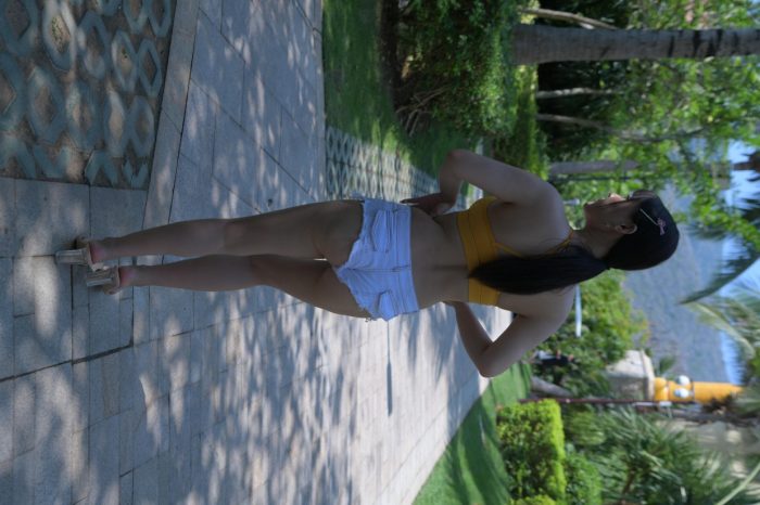 在海南度假的紧身白色短裤女孩【202P】00033-达塔图库