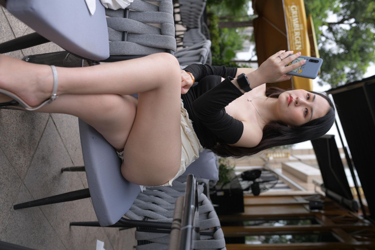 图片[4]-白色短裤的女生笑的很开心【177P】00035-达塔图库