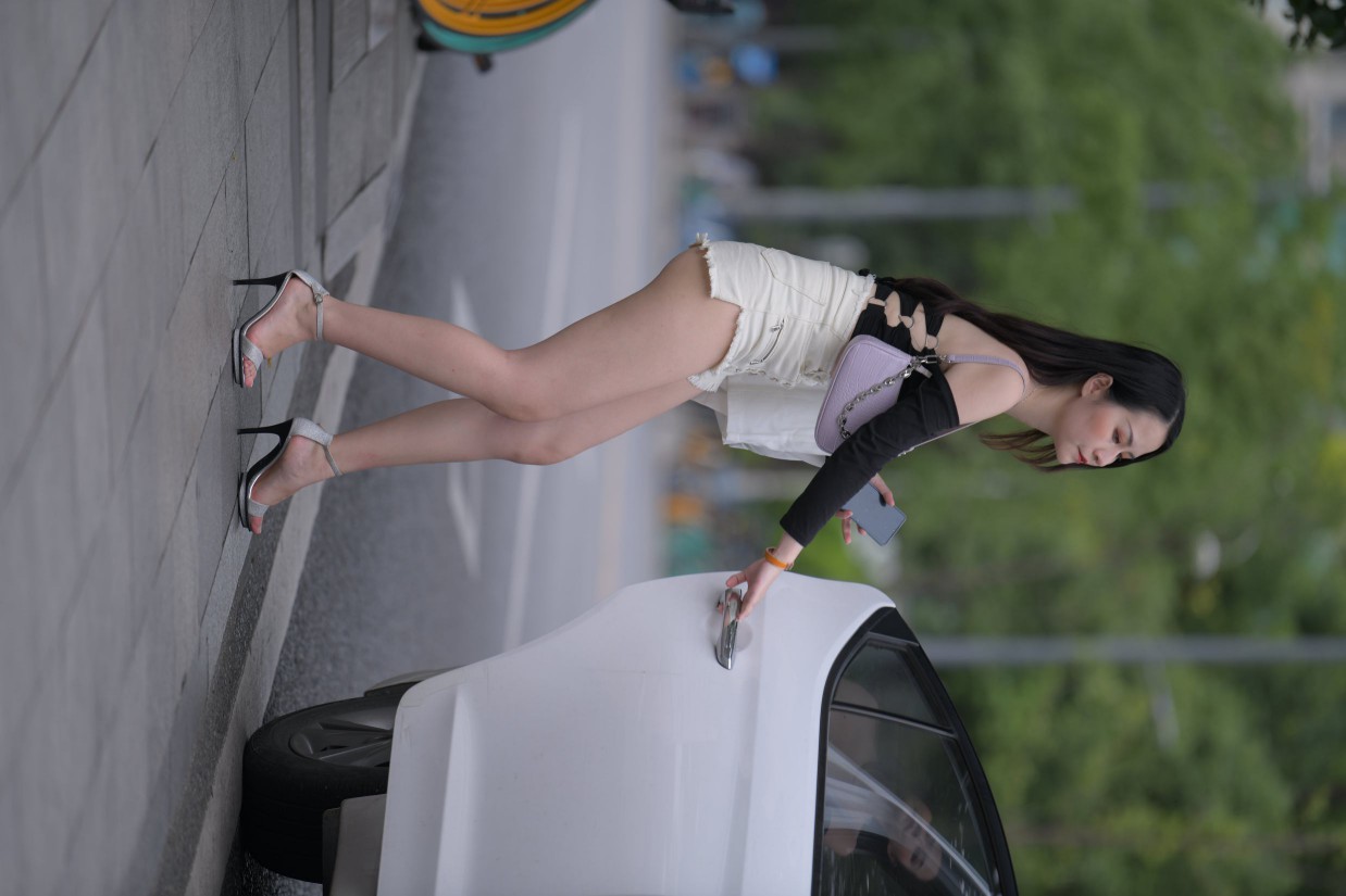 图片[6]-长发飘飘的白色热裤美丽女孩【49P】00029-达塔图库