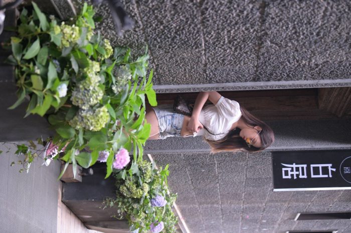 戴太阳镜的牛仔短裤紧身牛仔MM【167P】00021-达塔图库