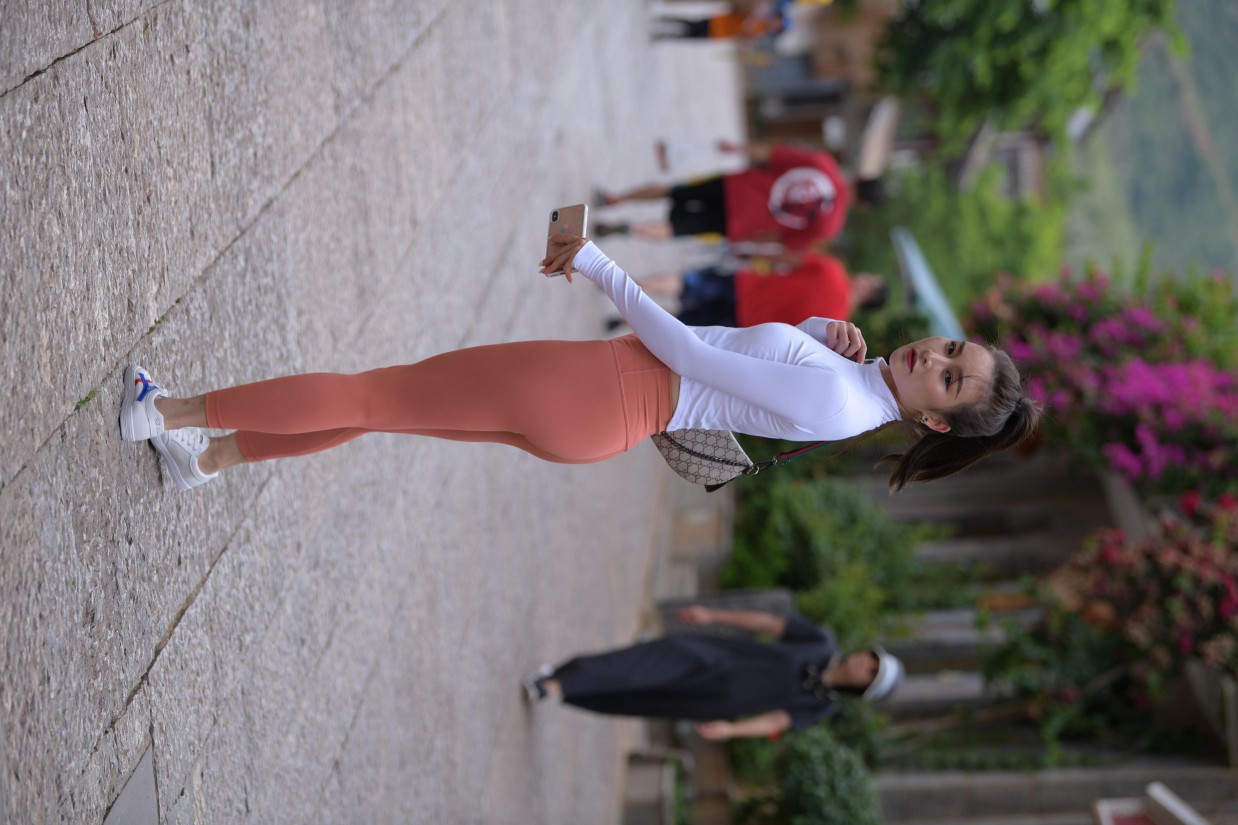 图片[3]-橙色瑜伽裤的高马尾姑娘【615P】00051-达塔图库