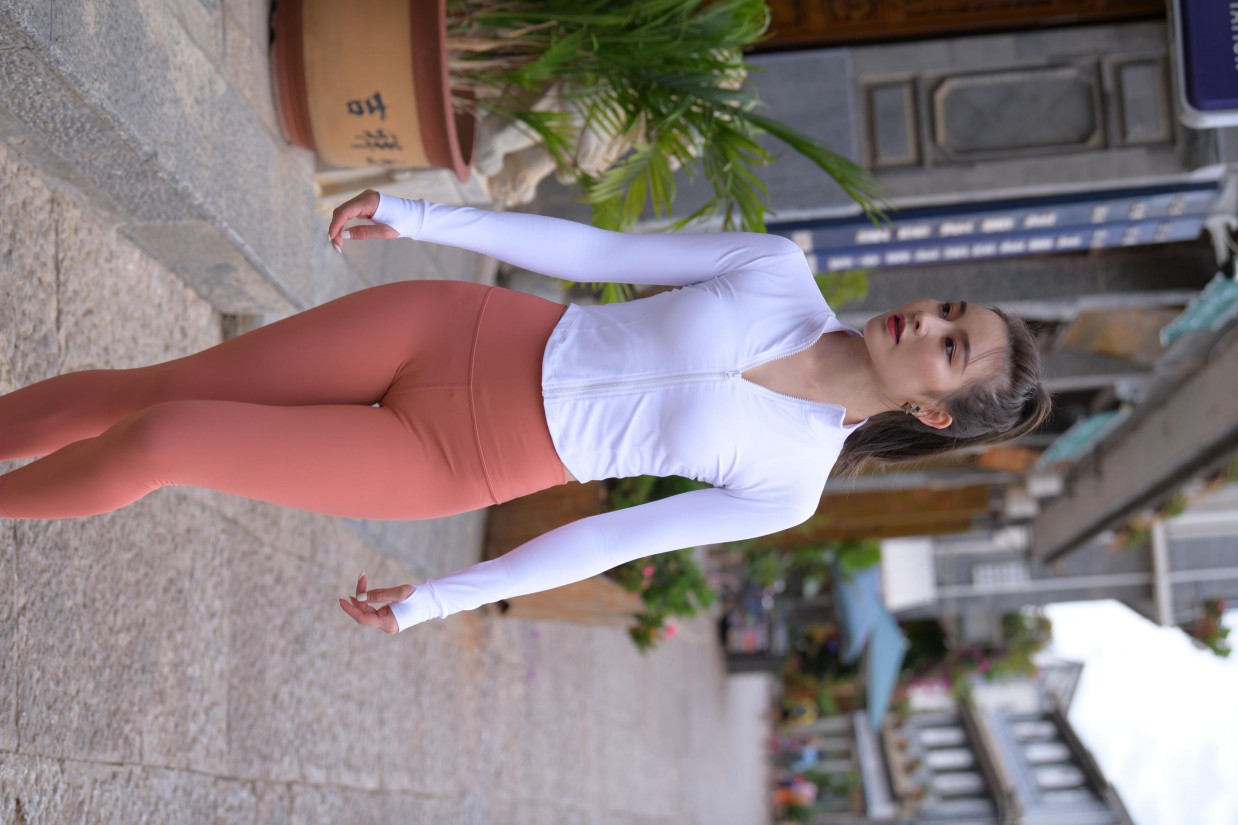 图片[8]-橙色瑜伽裤的高马尾姑娘【615P】00051-达塔图库