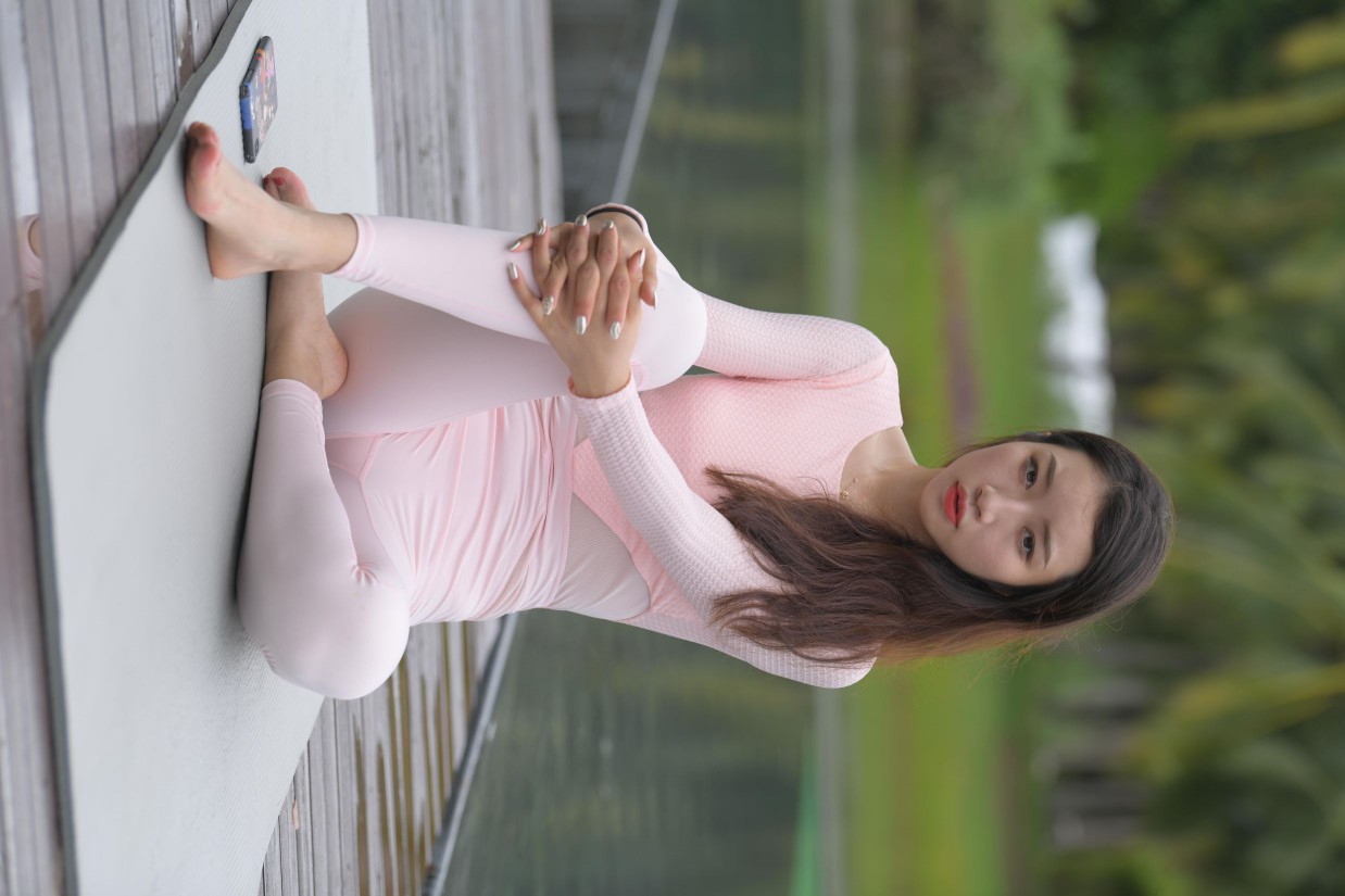 图片[7]-很漂亮眼睛也很大的白色瑜伽裤女孩【249P】00063-达塔图库