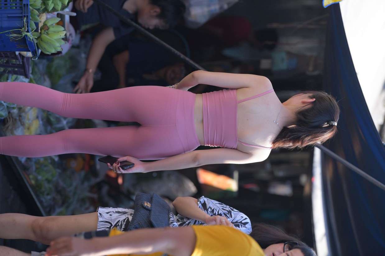 图片[3]-粉色的甜美瑜伽裤女孩在逛街【372P】00057-达塔图库