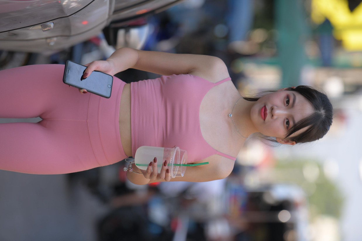 图片[5]-粉色的甜美瑜伽裤女孩在逛街【372P】00057-达塔图库