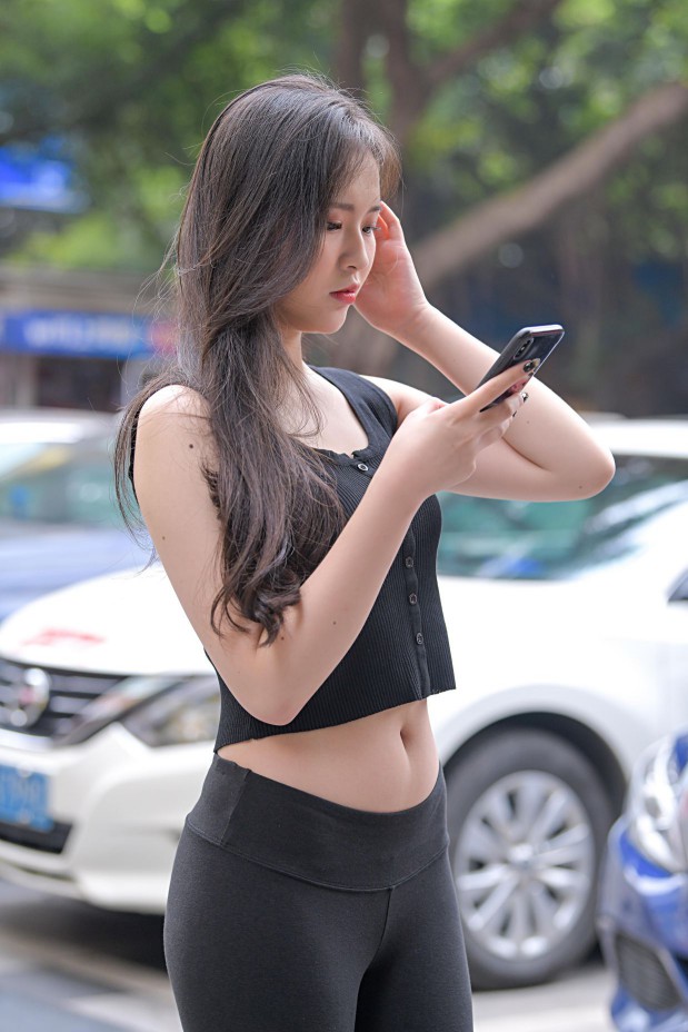 图片[5]-喝奶茶的黑色瑜伽裤长发姑娘【376P】00055-达塔图库