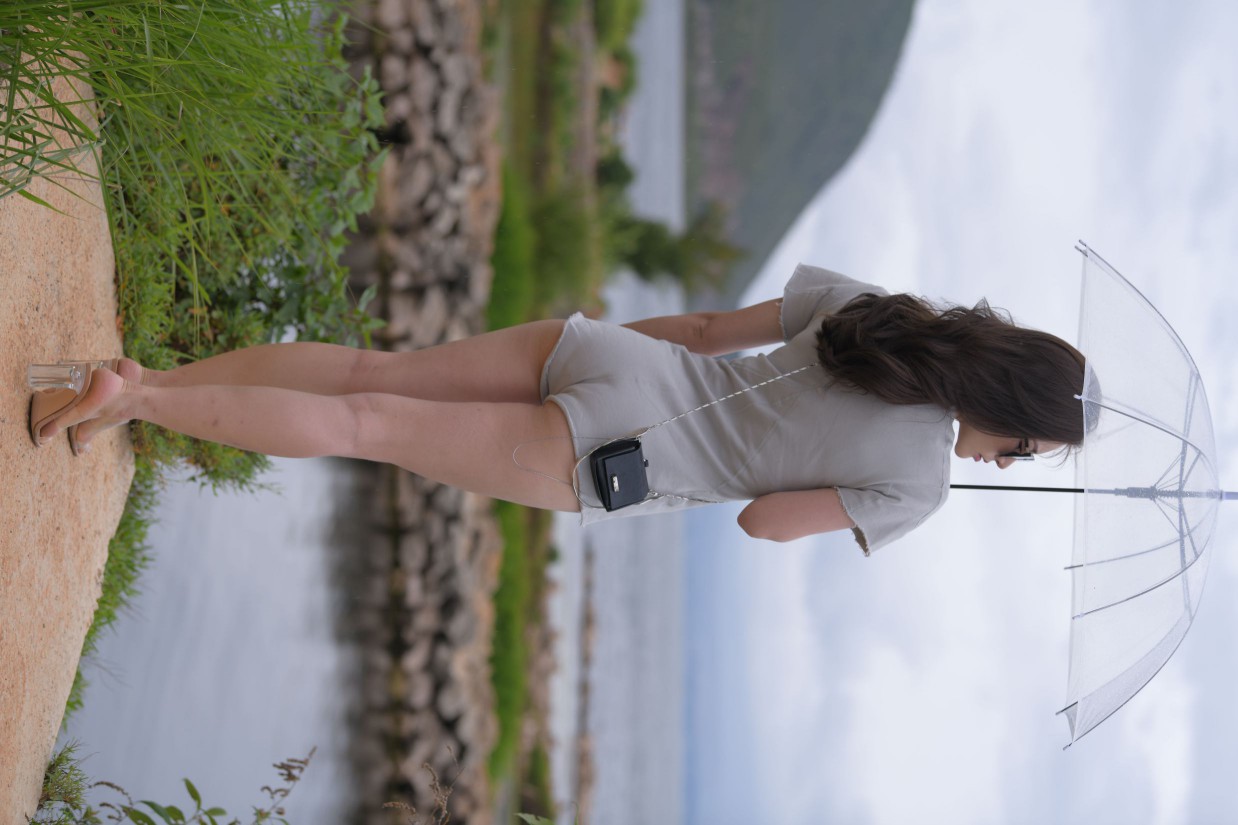 图片[6]-在海边开跑车的连衣短裤女孩【390P】00030-达塔图库