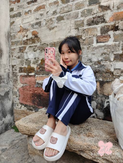 图片[5]-【免费】专心致志玩手机的女孩【42P】20028-达塔图库