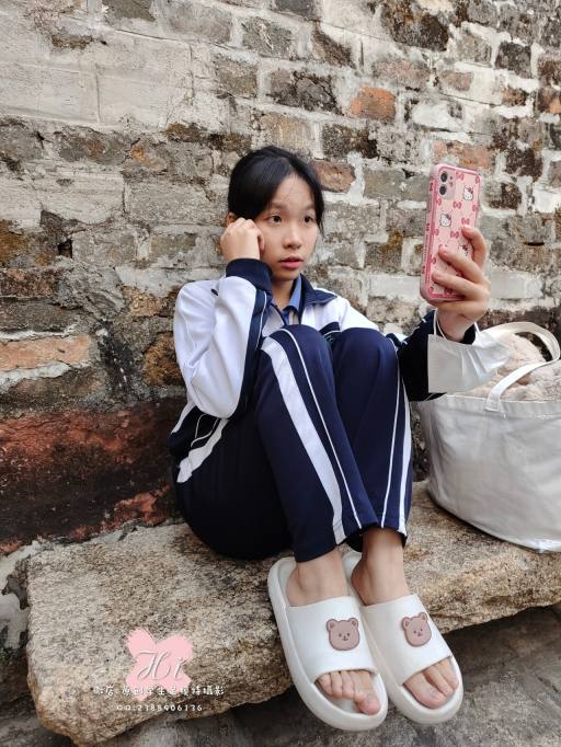 图片[6]-【免费】专心致志玩手机的女孩【42P】20028-达塔图库